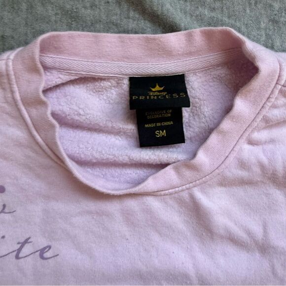 Sz Small Disney Princess Once Upon a Time Heart Crewneck - BoxLunch Exclusive - Picture 4 of 10